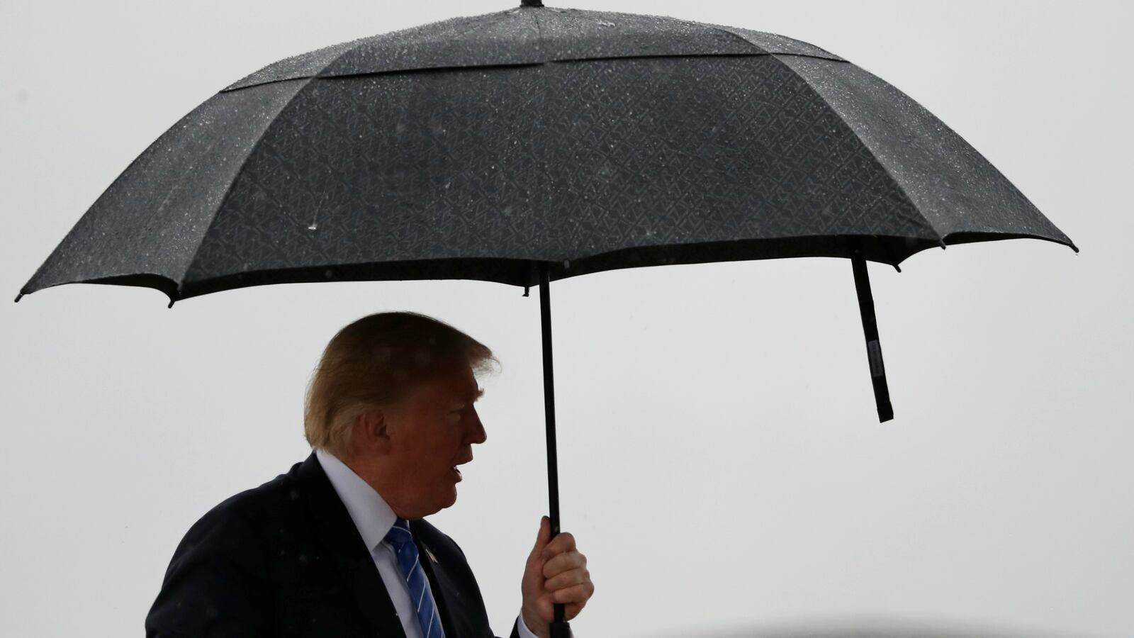 180724-trump-melania-cnn-meltdown-cheat_u48c5p
