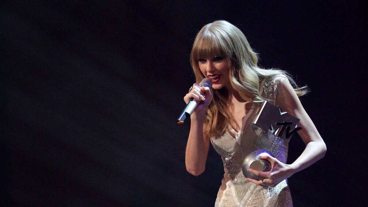 cheats/2012/11/17/report-swift-styles-dating/taylor-swift-one-direction-cheat_xvpwrt