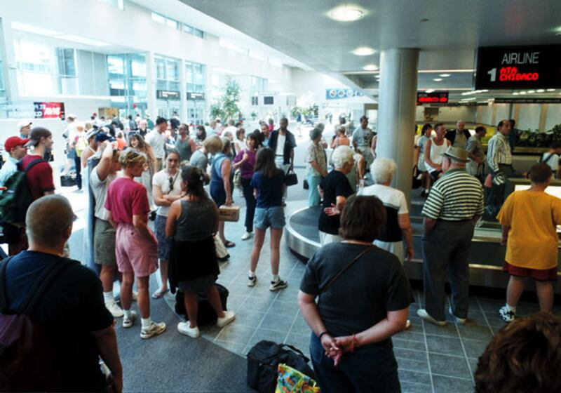 galleries/2009/11/19/america-s-airports-ranked-from-first-to-worst/airports---11-chicago-midway-international-airport_so2o5s