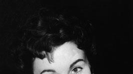 galleries/2010/12/17/rip-in-the-tmz/rip-2010---jean-simmons_er3mbm