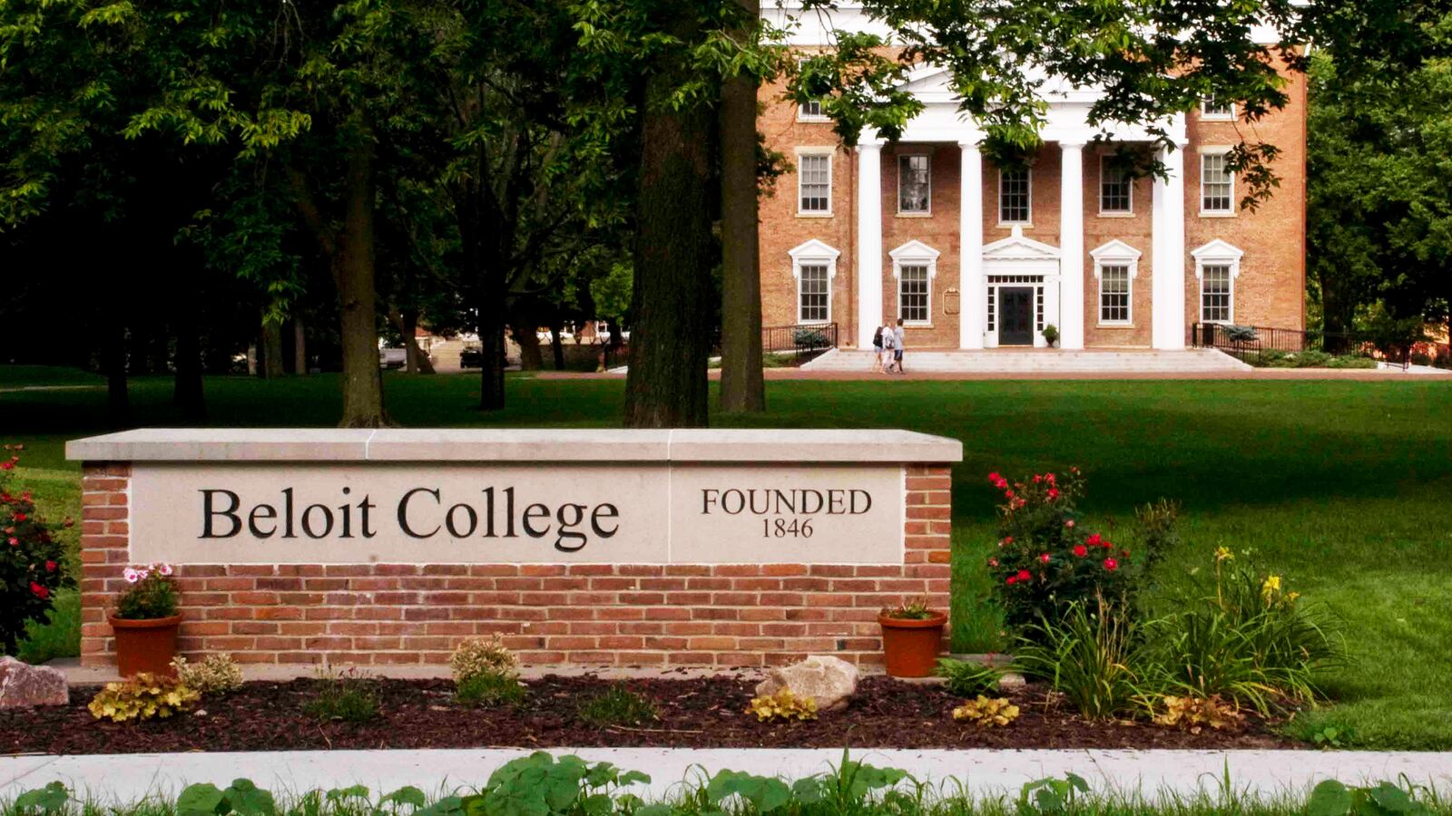 201024-Ahsan_Neelangal-Wisconsin-COVID-College-tease_mfpf7w