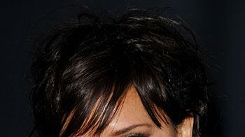 cheats/2009/08/10/posh-spice-bombs-idol-debut/victoria-beckham-1_fnomr8