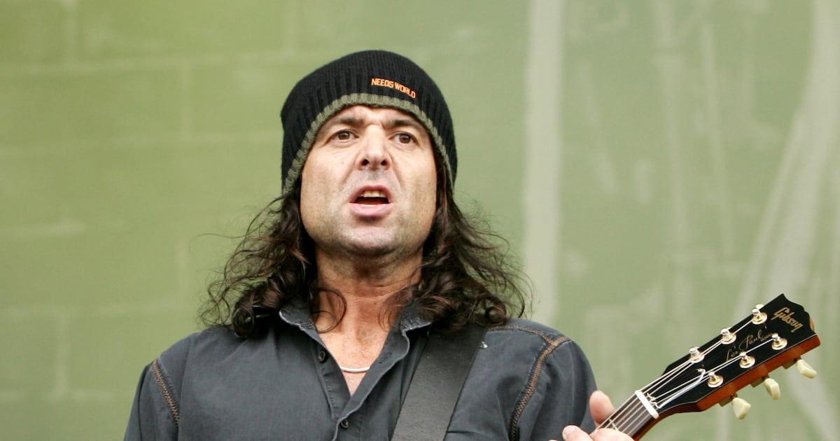 Legendary Motörhead Guitarist Dies at 64