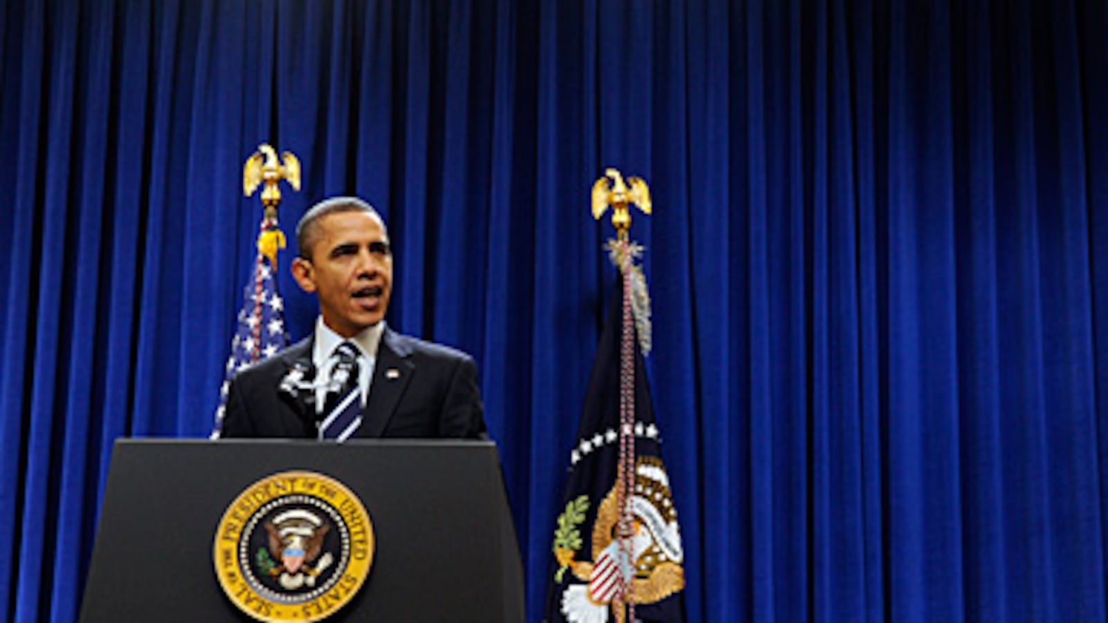 articles/2010/12/07/president-obama-gets-rolled-in-negotiations-over-bush-tax-cuts/avlon-obama-tax-cuts_145572_xx5iob