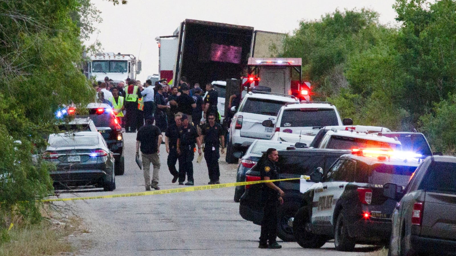 2022-06-28T025414Z_2037304841_RC2K0V9QA4T4_RTRMADP_3_TEXAS-TRUCK-DEATHS_pfioso