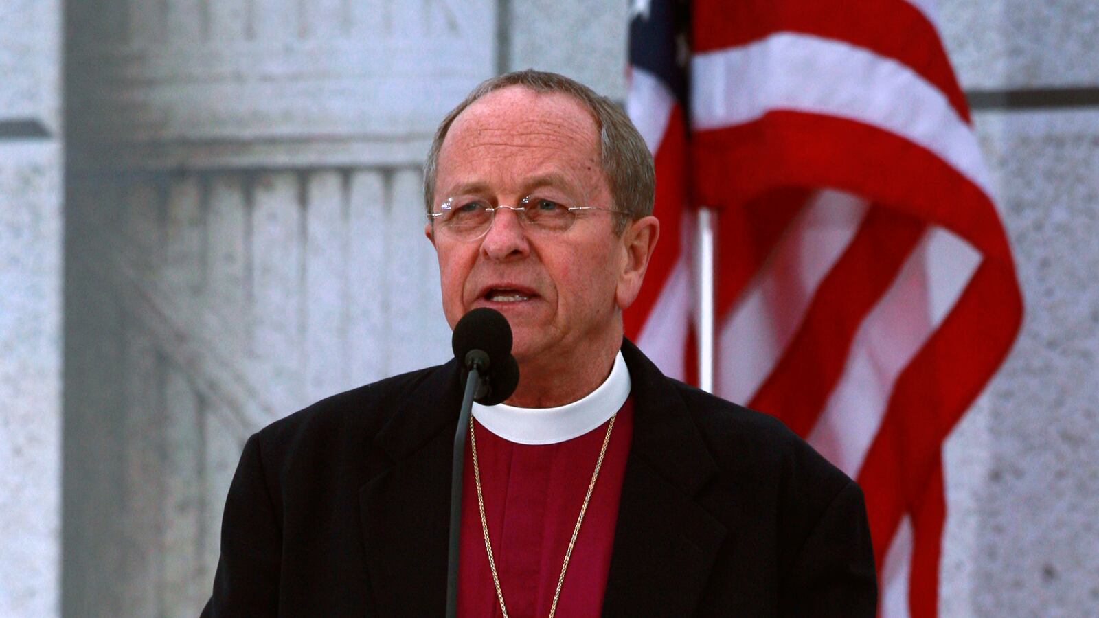 articles/2014/05/11/how-to-pray-in-the-public-square/140509-robinson-prayer-tease_fwj2o0