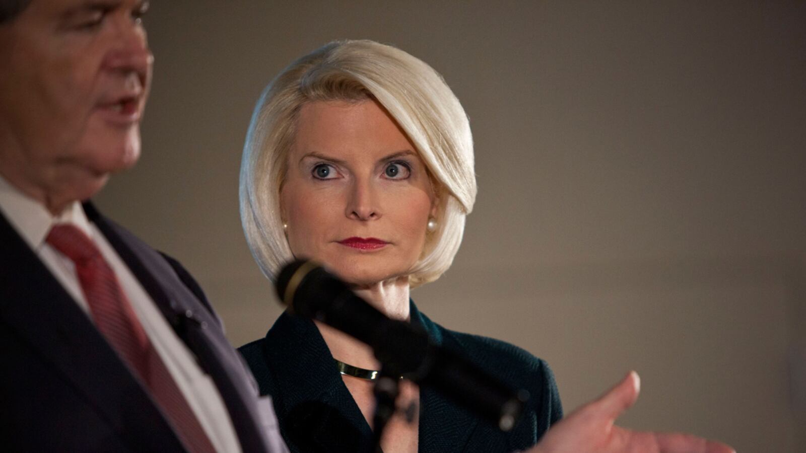 articles/2012/01/10/callista-gingrich-newt-s-silent-sidekick-in-new-hampshire/callista-gingrich-grove_giwekh