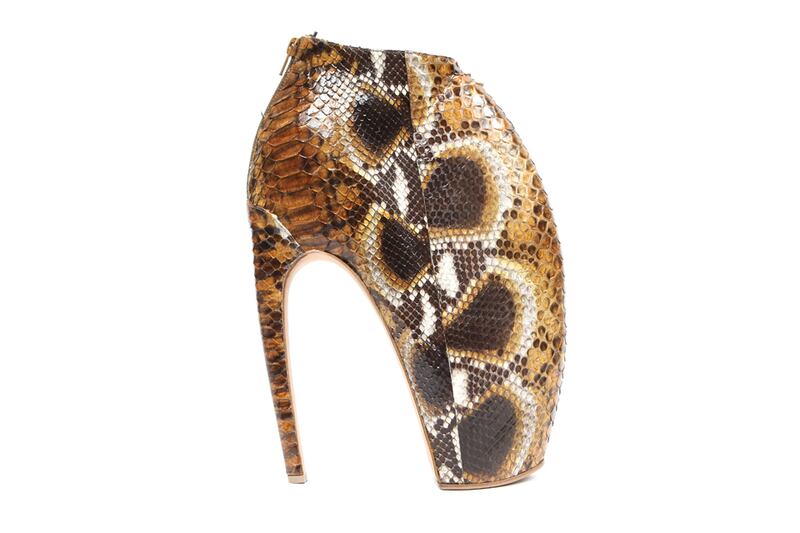 galleries/2010/10/08/killer-heels/high-heels---mcqueen-armadillo_dmr3ld