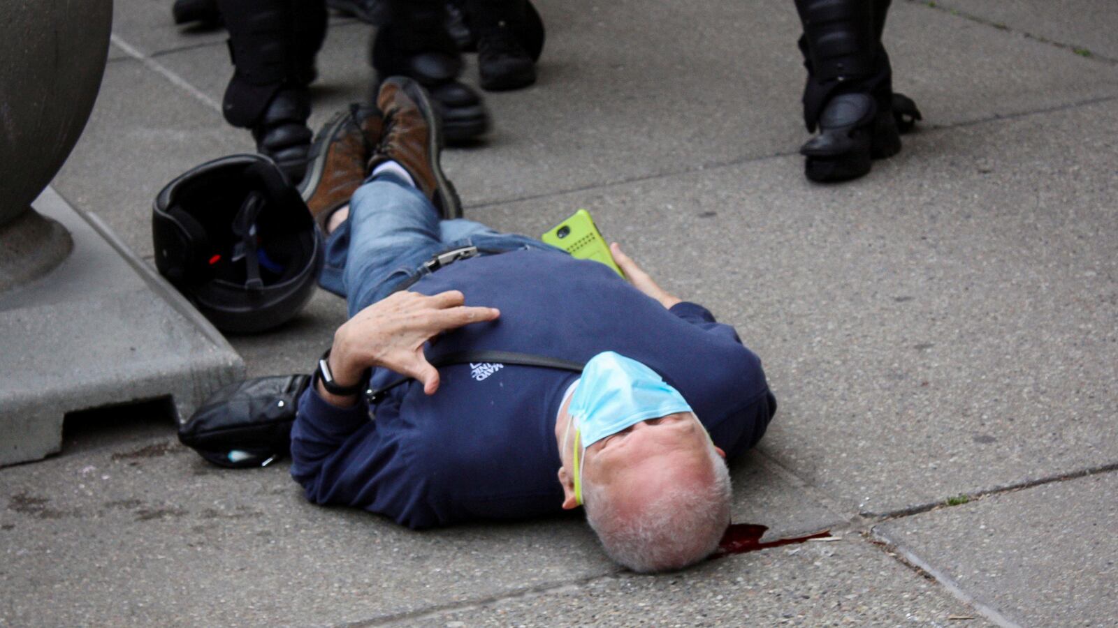 2020-06-06T000000Z_1469402960_RC2E3H98F9K1_RTRMADP_3_MINNEAPOLIS-POLICE-PROTESTS-BUFFALO_qgz6j8