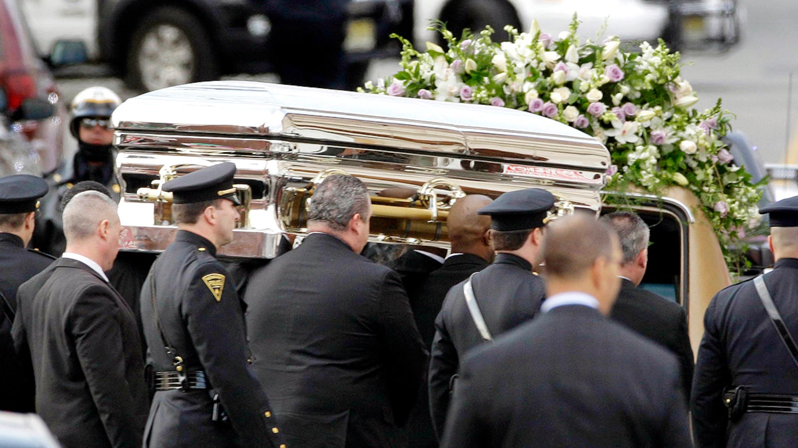 cheats/2012/02/20/houston-s-drug-use-lost-amid-tributes/whitney-funeral-casket-cheat_pzmcqx