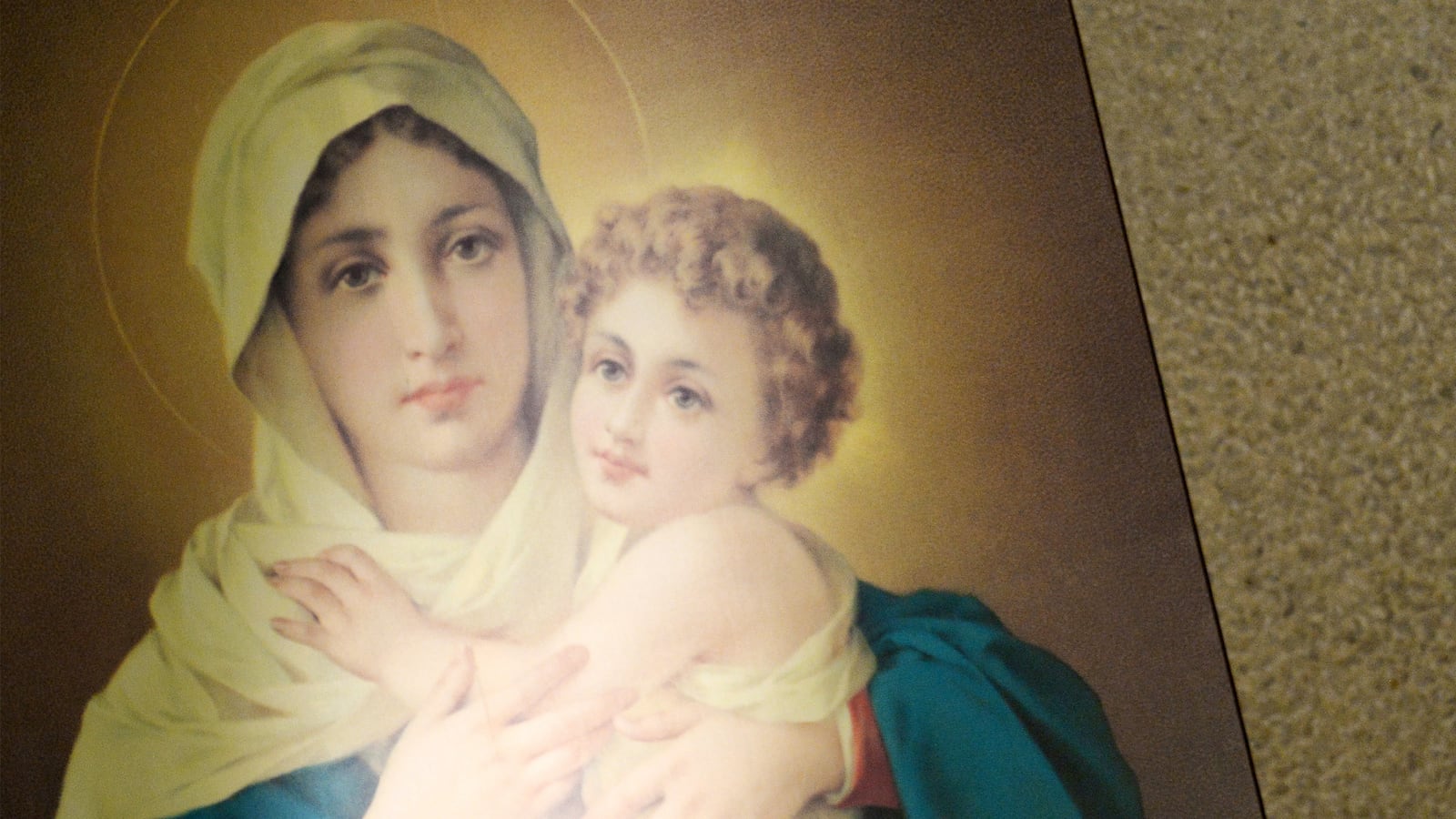 articles/2015/05/10/feeling-a-mother-s-loss-on-mother-s-day/150509-candida-mothers-tease_cq2owi