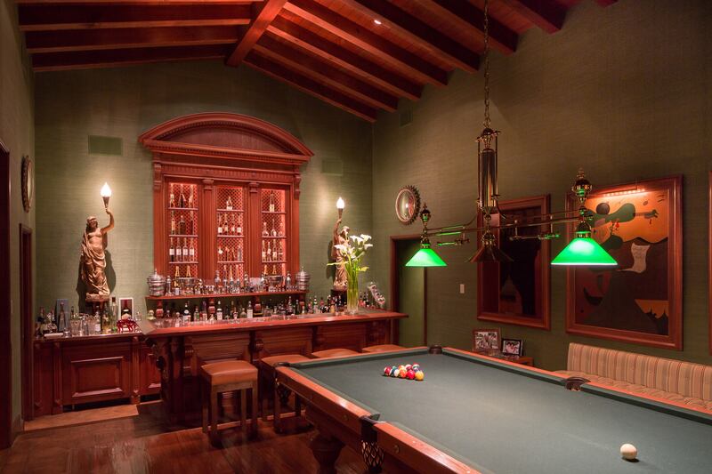 galleries/2014/08/30/omg-i-want-this-house-beverly-hills-photos/140829-omg-house-hacienda-dela-paz-14_tyc5jk