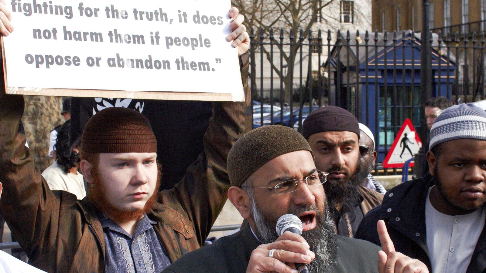 articles/2013/11/12/london-s-islamic-vigilantes-plead-guilty/131111-sharia-law_edacr3