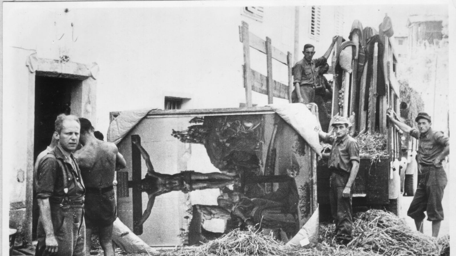 articles/2013/01/01/wwii-s-guardians-of-the-lost-art-the-artist-warriors-who-protected-italy-s-cultural-artifacts/130513-italy-2_k01gqr