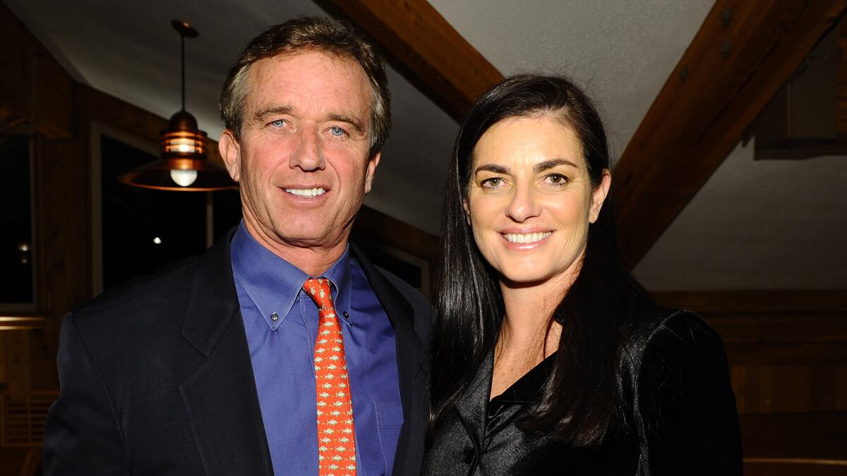 cheats/2012/05/18/suicide-divides-kennedy-relatives/kennedy-wives-mary-kennedy_ezieuw