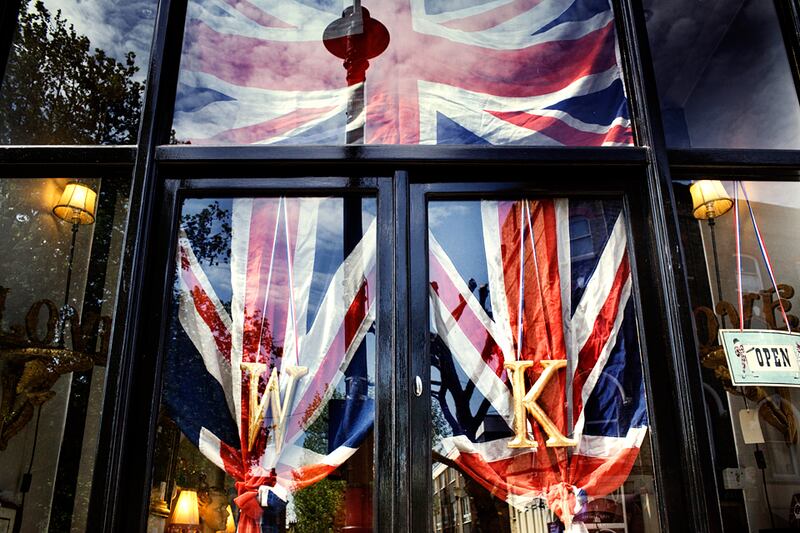 galleries/2011/04/28/royal-wedding-fans-camping-at-westminster-abbey/verzone-wedding---12_mkdnhx