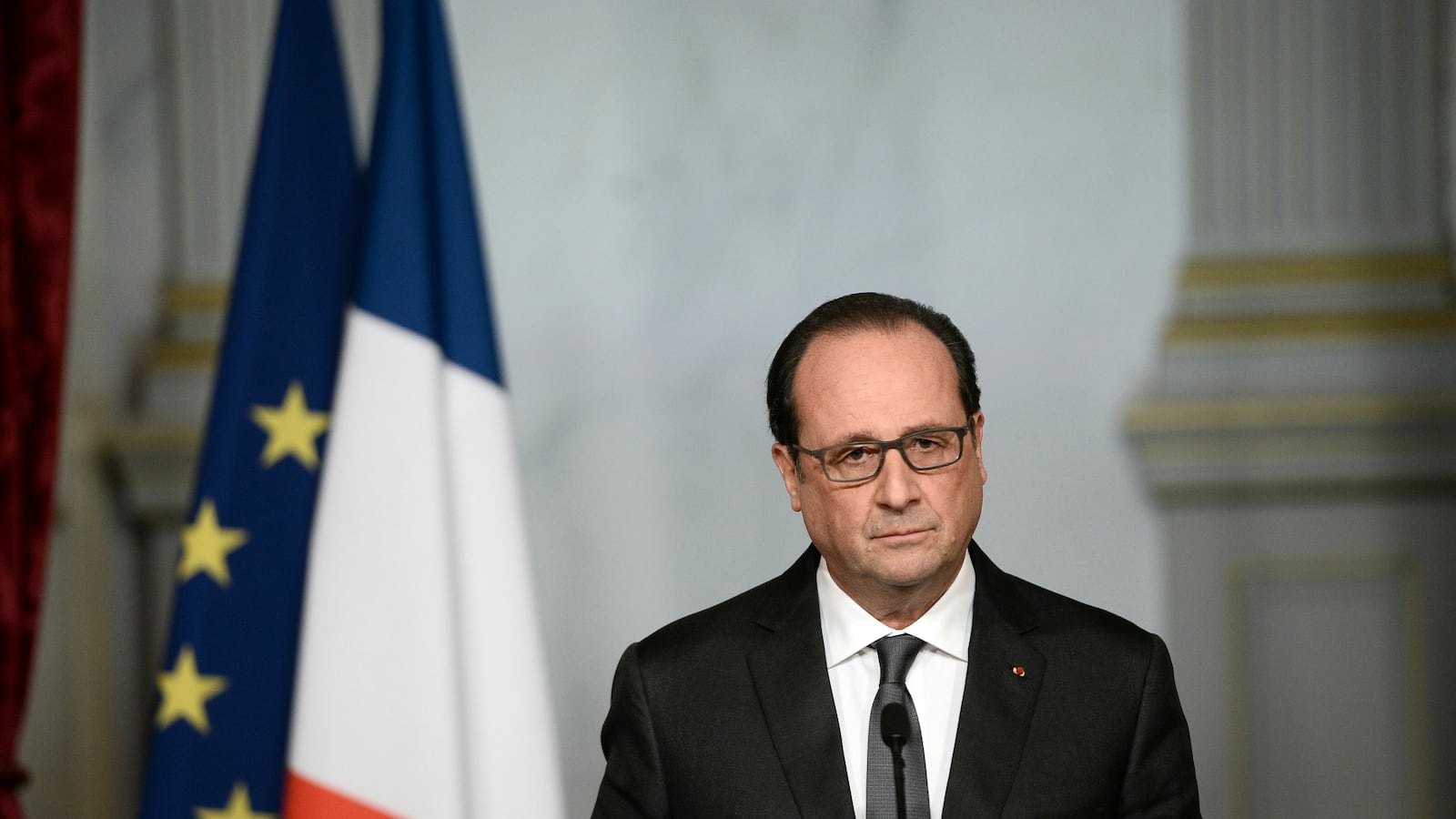 cheats/2015/11/14/hollande-paris-an-act-of-war-by-isis/151114-hollande-cheat_w2vapu