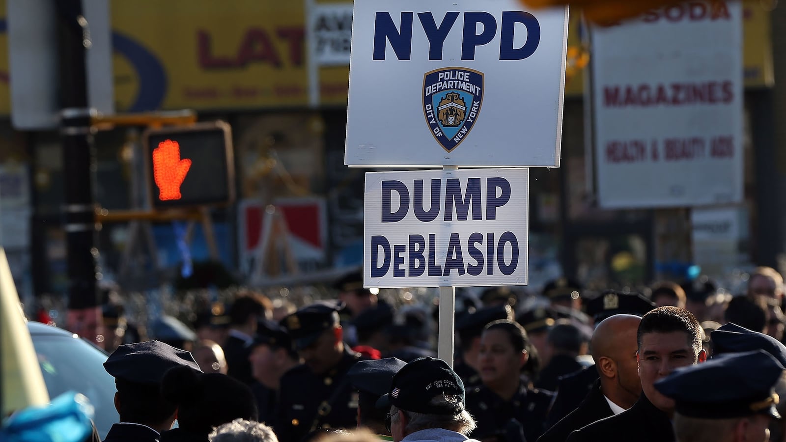 articles/2014/12/29/a-veteran-s-view-nyc-cold-war-between-cops-and-city-hall/141229-gallagher-deblasio-tease.jpg_kme9ca