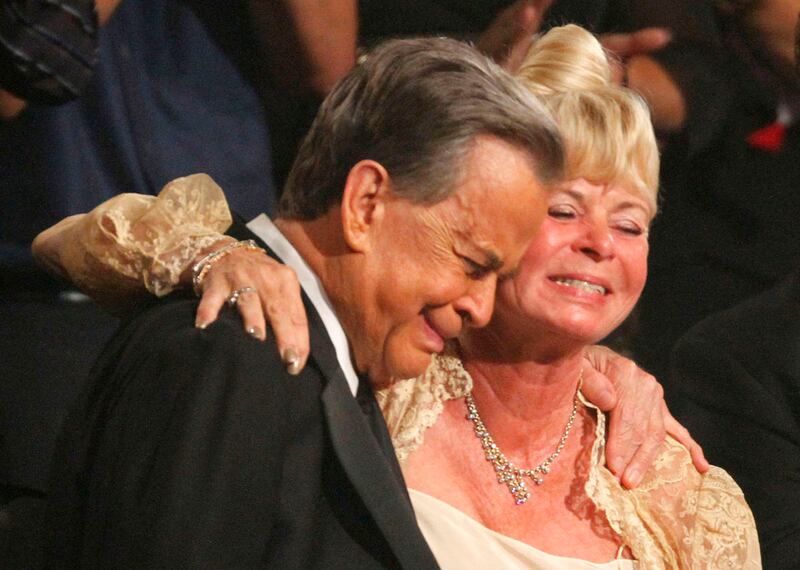 galleries/2012/04/18/remembering-dick-clark-classic-images-of-a-tv-icon-photos/dick-clark-wife-kari_epba2j