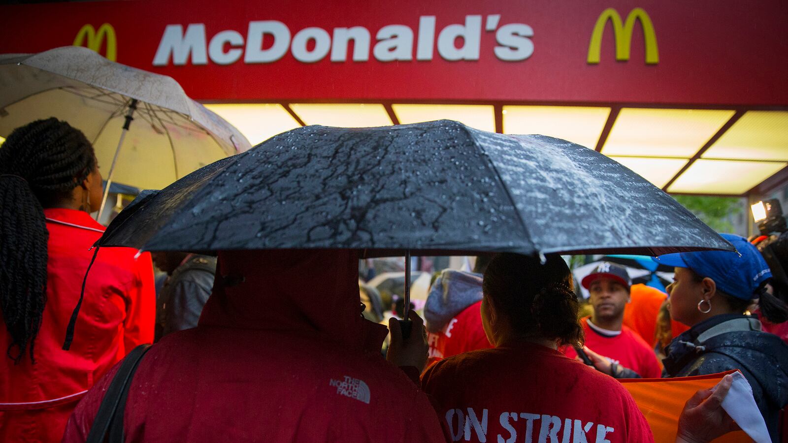 cheats/2015/04/15/fast-food-workers-national-wage-strike/150415-fast-food-strike-cheat_fujegg