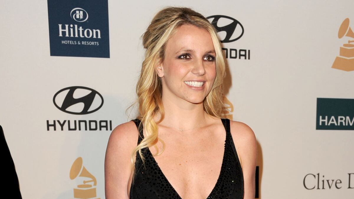 cheats/2012/04/11/report-spears-lands-15m-x-factor-gig/britney-spears-x-factor-cheat_q9typi