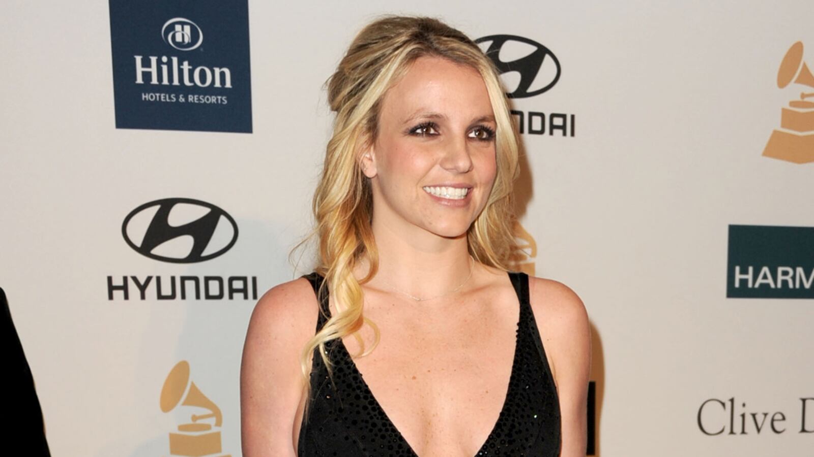 cheats/2012/04/11/report-spears-lands-15m-x-factor-gig/britney-spears-x-factor-cheat_q9typi