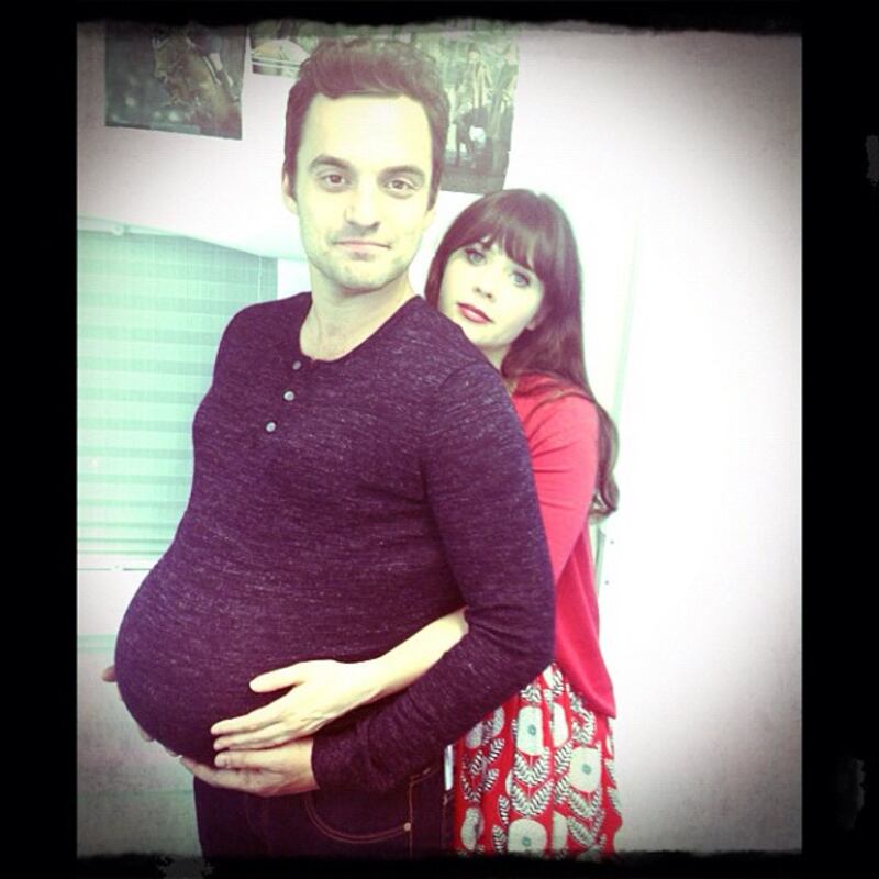 galleries/2012/10/28/oprah-winfrey-zooey-deschanel-more-celebrity-twitter-pictures-photos/zooey_deschanel_cqis8q