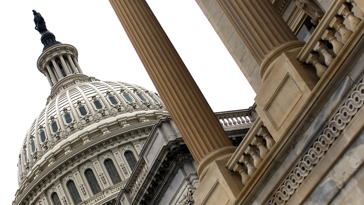 cheats/2012/02/06/earmarks-flow-near-lawmakers-property/congress-unpopular-cheat_f6ajyt