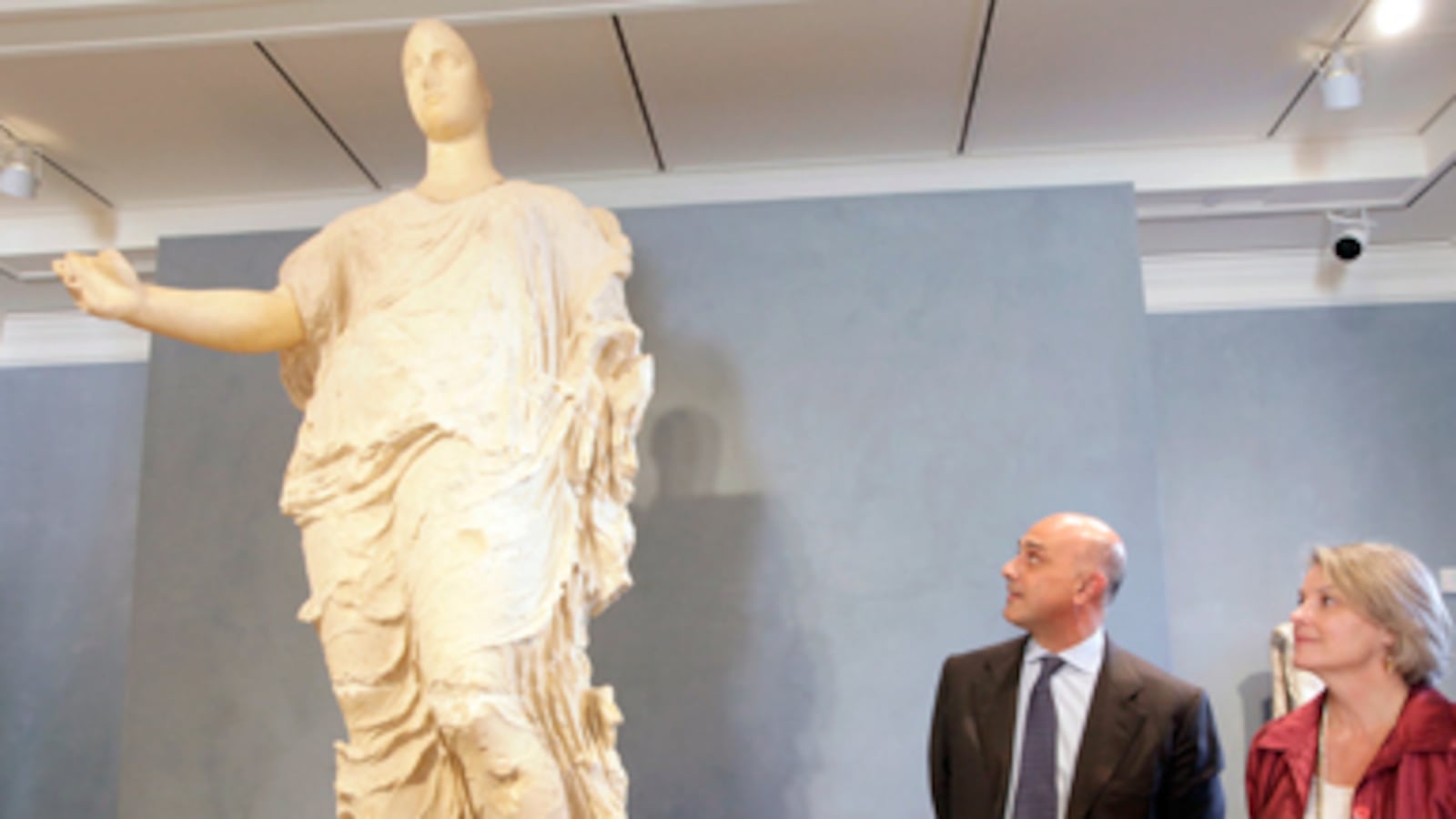 articles/2010/12/11/aphrodite-statues-last-days-at-the-getty-before-return-to-italy/nadeau-getty_146311_jhsgwu