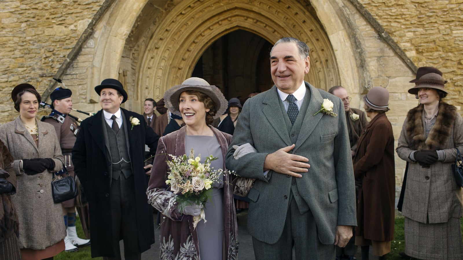 articles/2016/01/17/how-to-marry-in-downton-abbey-guest-of-honor-the-wizard-of-oz/160117-teeman-downton-recap-tease_s7es2d