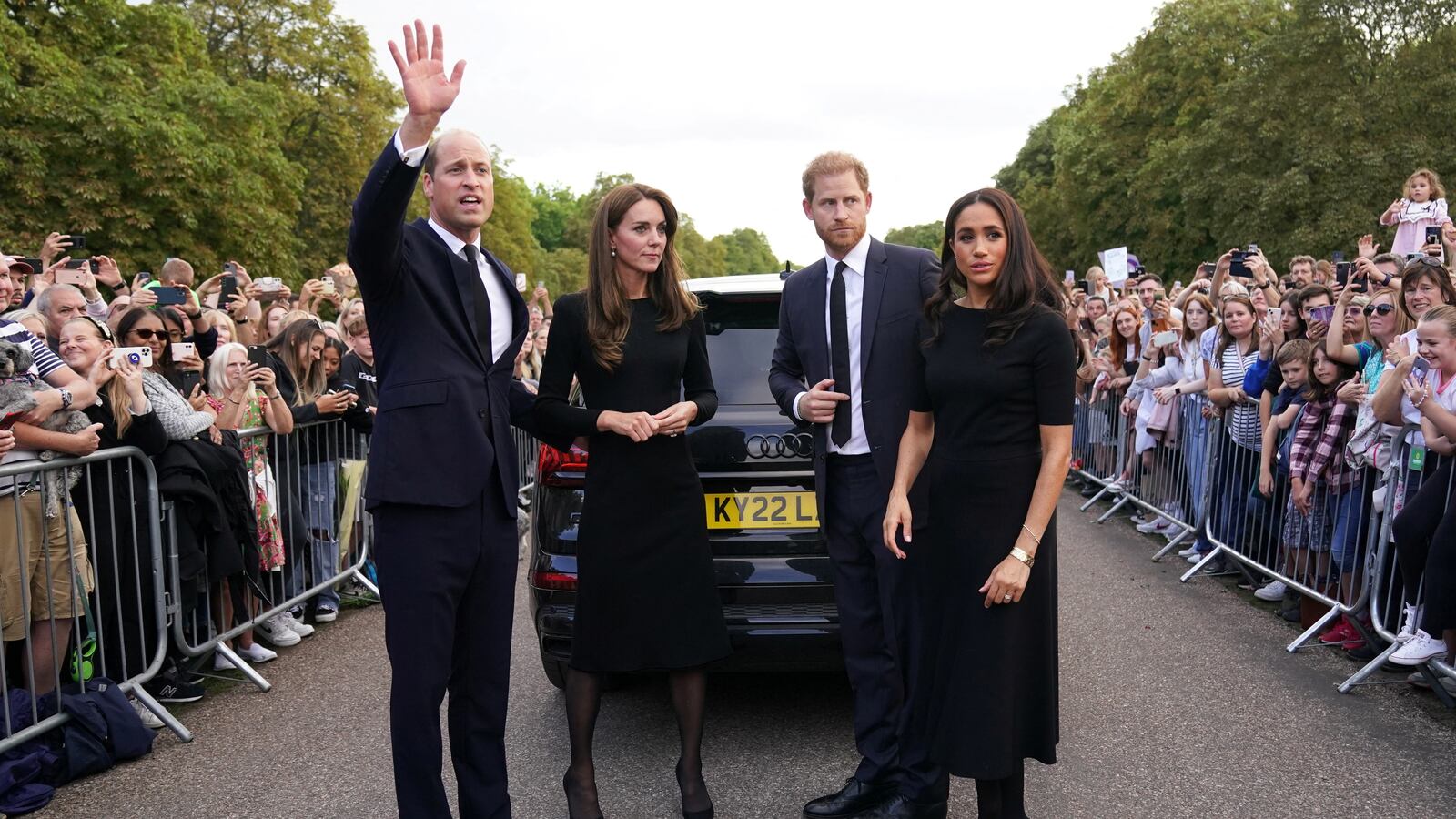 2022-09-10T191742Z_1458458343_RC2HEW9GF3TM_RTRMADP_3_BRITAIN-ROYALS-QUEEN_1_fxzrcx