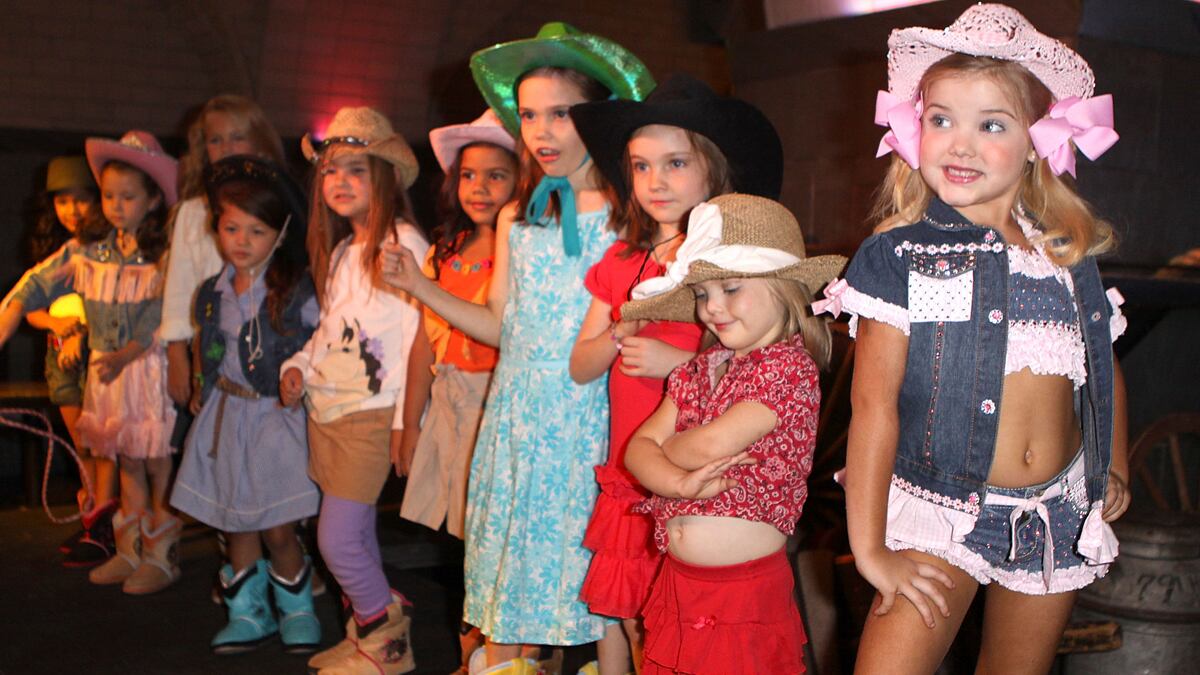 articles/2011/09/15/kelly-bensimon-denies-that-she-s-fired-from-real-housewives-eden-wood-on-teeth-whitening/toddler-fashion-show-wilkinson_hfqjkg