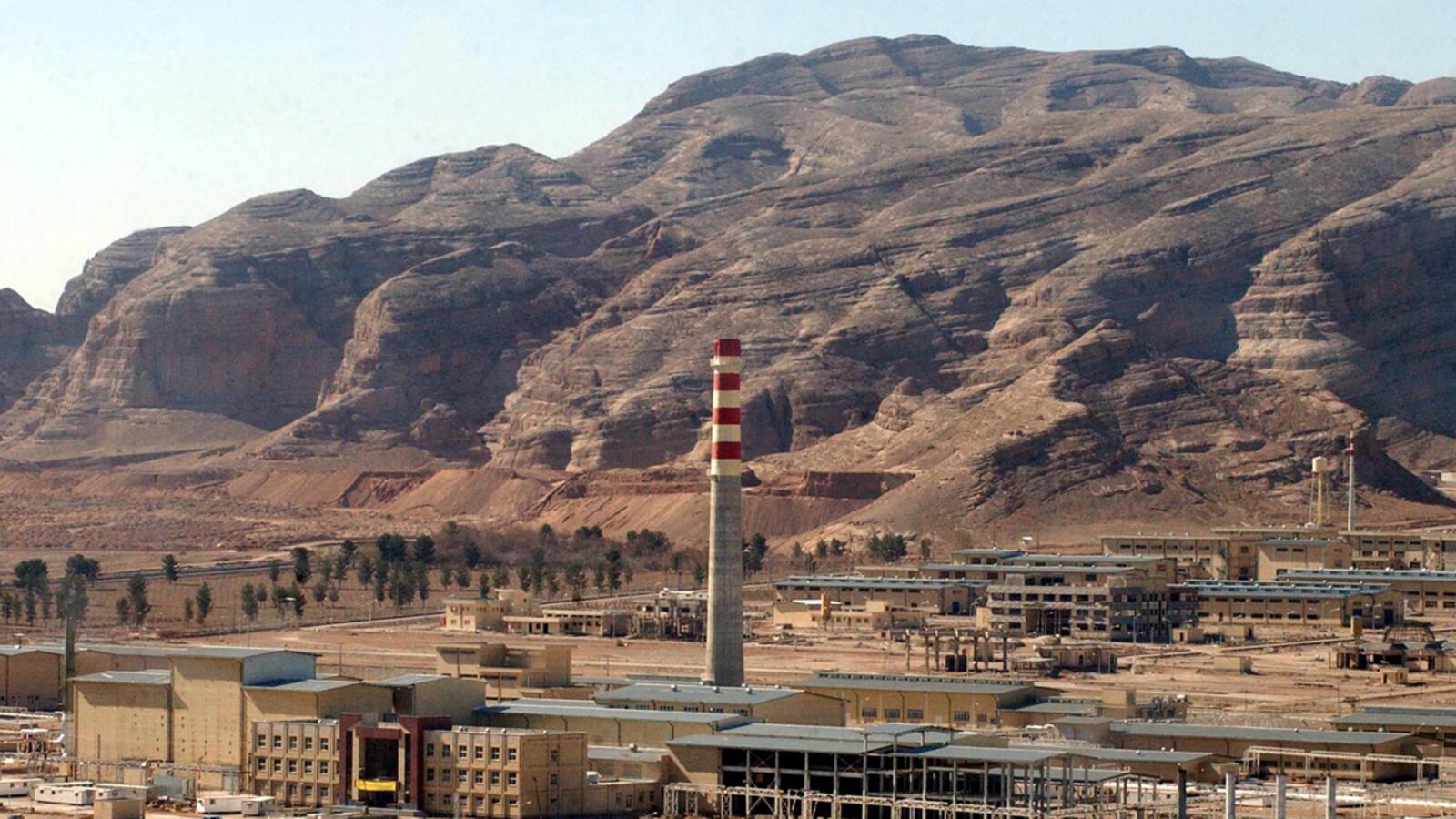 articles/2011/11/08/attacking-iran-israeli-who-bombed-iraq-says-mission-is-feasible/iran-nuclear-site-ephron_blkezi