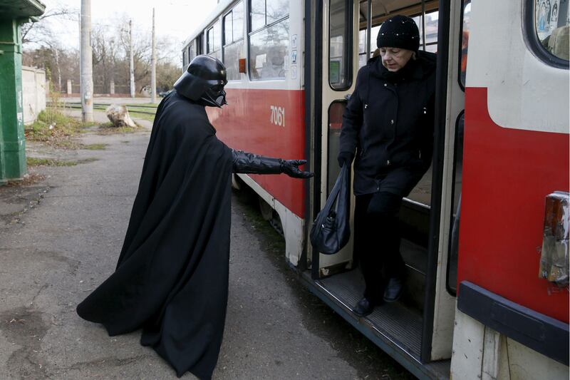 galleries/2015/12/12/a-day-in-the-life-of-ukraine-s-darth-vader-photos/151211-darth-ukraine5_mjnlmd