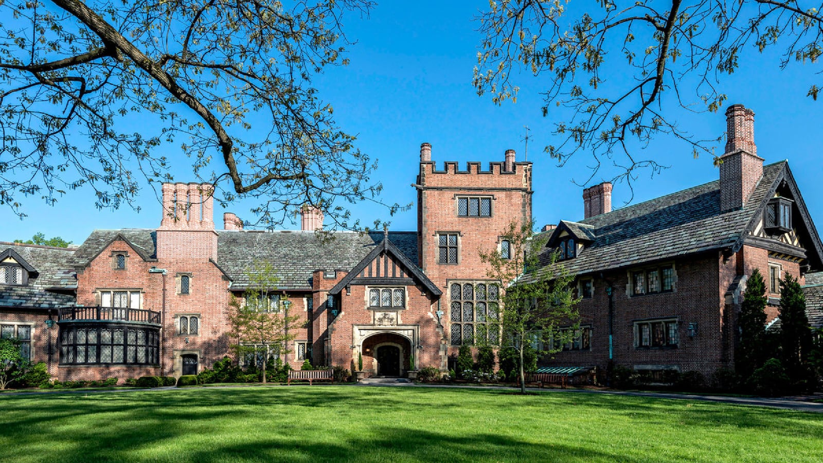 210716-gilded-age-palace-hero_pizk5t