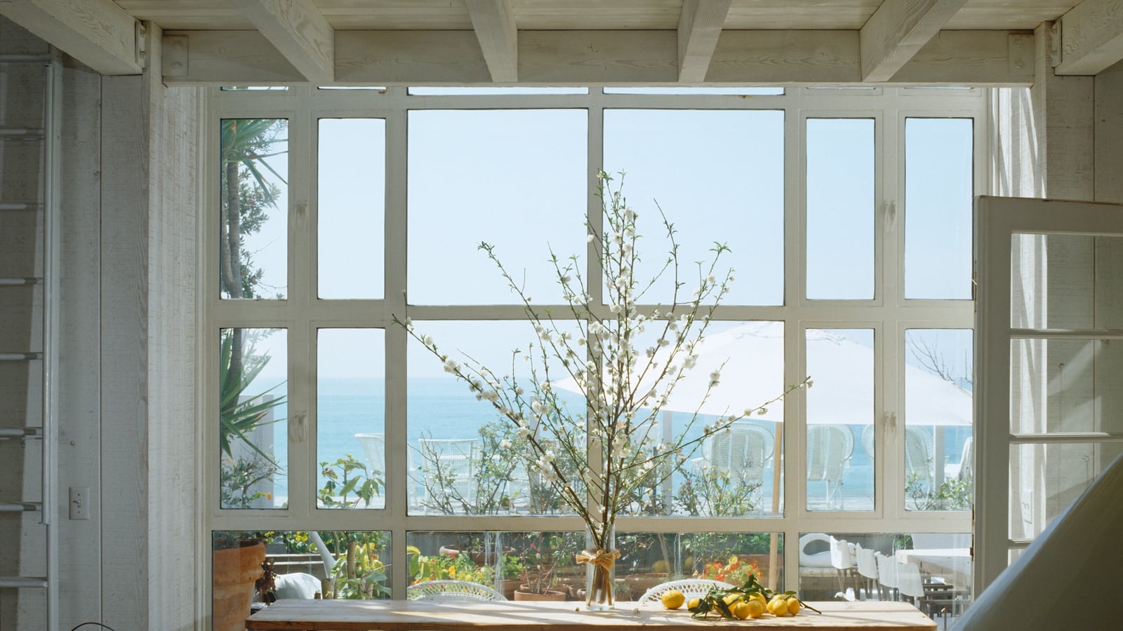 galleries/2013/04/05/omg-i-want-this-house-malibu-photos/130403-omg-malibu-tease_r214qf