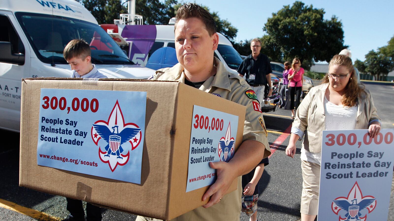 articles/2013/05/23/boy-scouts-vote-on-whether-to-reverse-ban-on-openly-gay-boys/130522-ross-scouts-tease_lry9j7