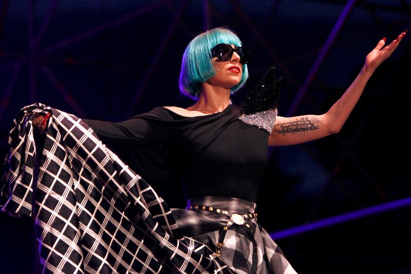 articles/2011/06/12/lady-gaga-angers-the-pope/lady-gaga-rome-nadeau_ajp7ex