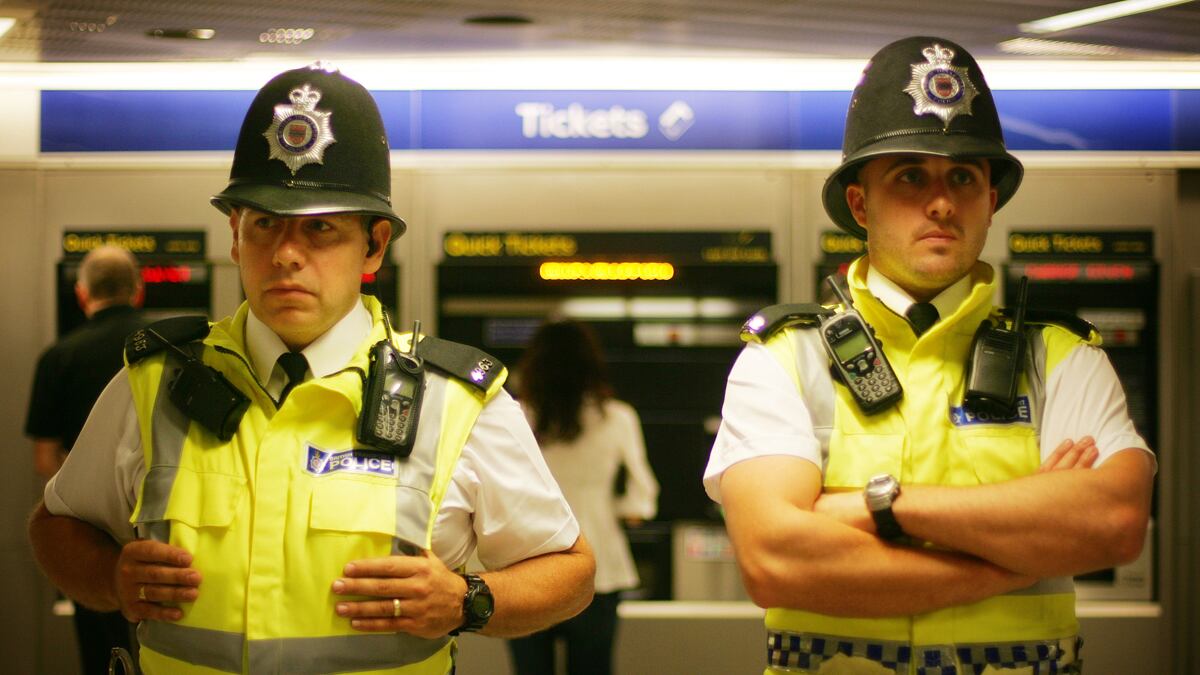 cheats/2011/07/05/7-7-family-s-phones-hacked/kings-cross-hacking-cs_dpesqk