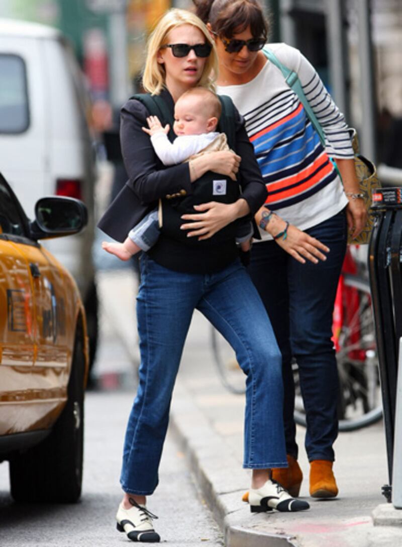 galleries/2012/05/11/beyonce-jessica-simpson-more-first-time-celeb-moms-photos/january-jones-celeb-first-time-mothers_k2tnsi