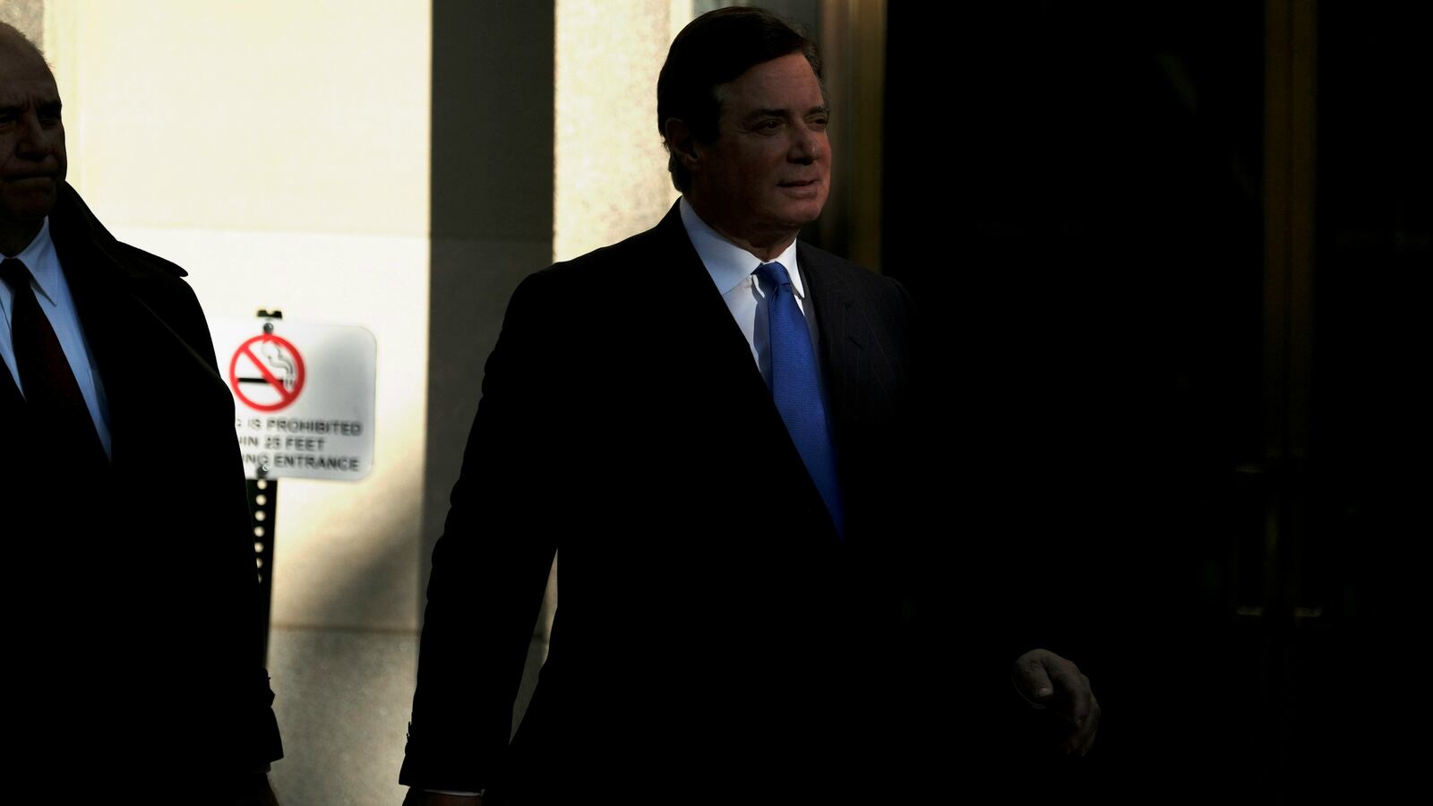 171031-manafort-passports-fake-names-cheat_ofgnur