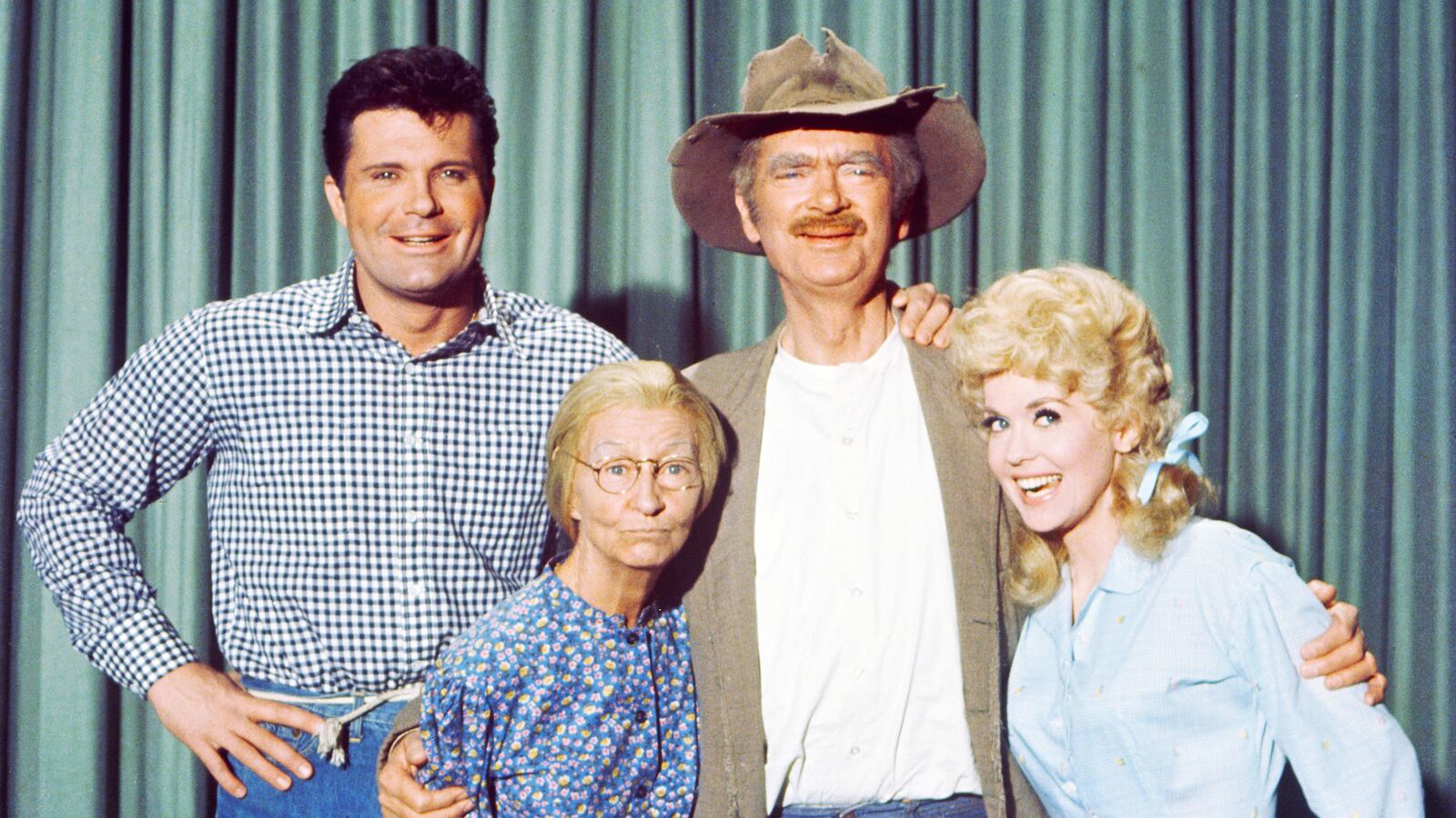 articles/2017/04/04/country-folk-aren-t-perfect-but-no-coastal-liberals-trump-is-not-their-fault/170403-tirado-eulogy-hillbillies-tease_in2tid