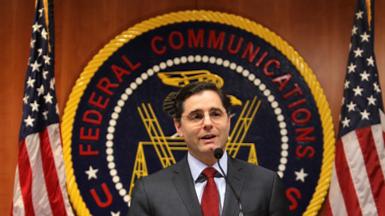 articles/2010/12/21/net-neutrality-ruling-the-fcc-splits-the-internet-in-two/lyons-net-neutrality_148709_tzxrhx