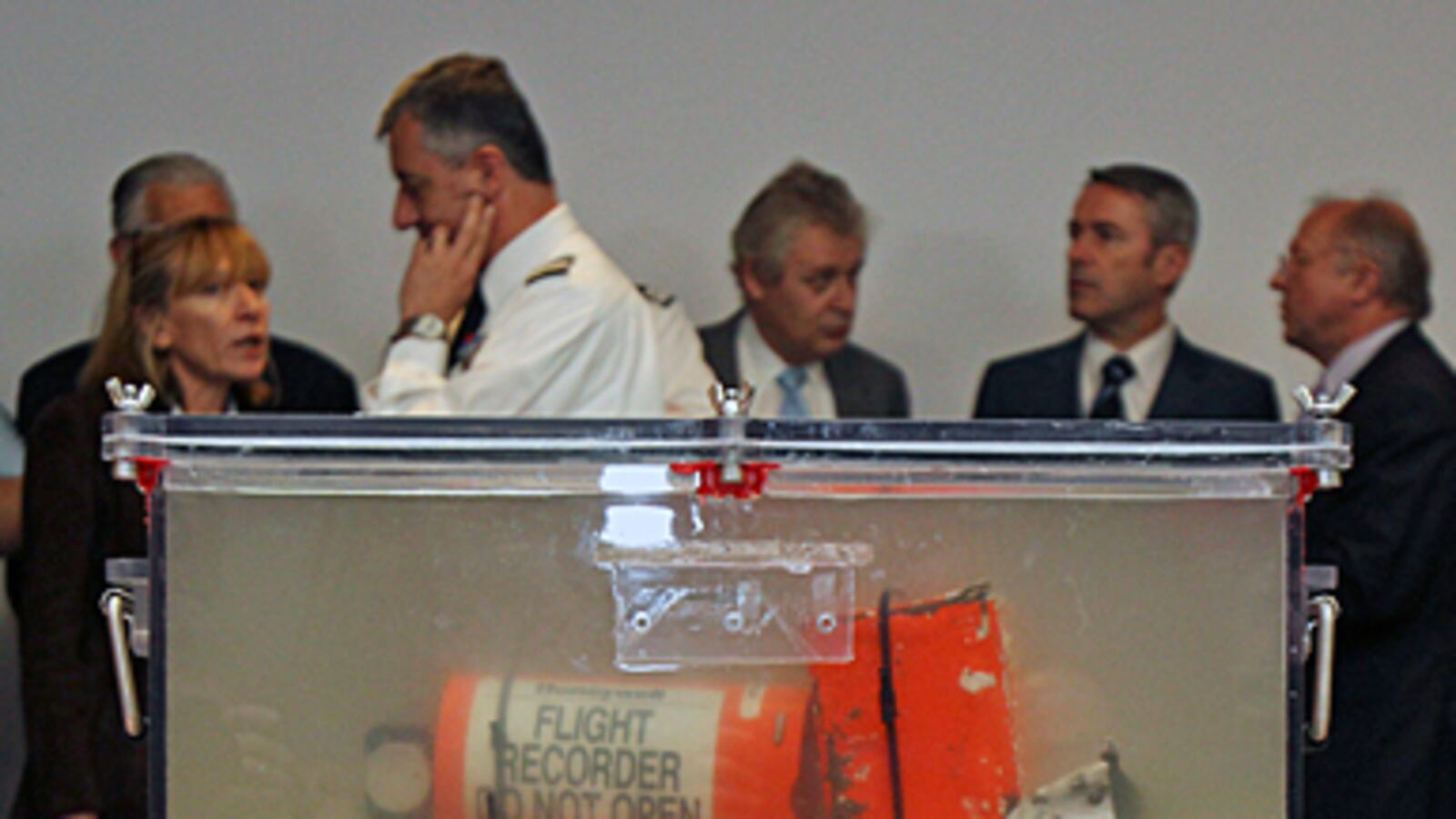 articles/2011/05/24/air-france-flight-447-crash-new-details/clive-flight-447-details_182802_o8wekq