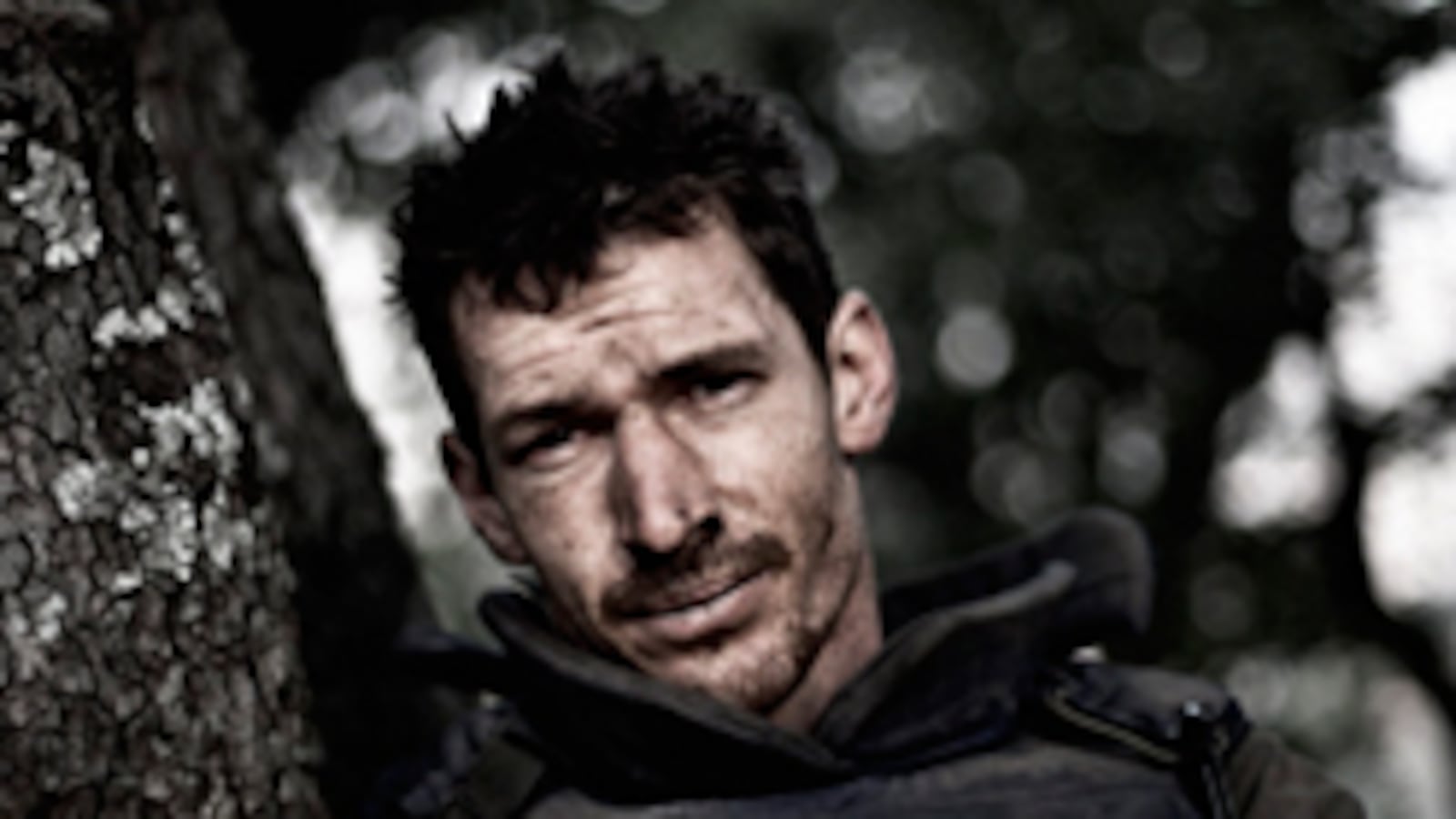 articles/2011/04/22/tim-hetheringtons-sleeping-soldiers-video-essay/hetherington-sleeping-soldiers-portrait_bc1njq