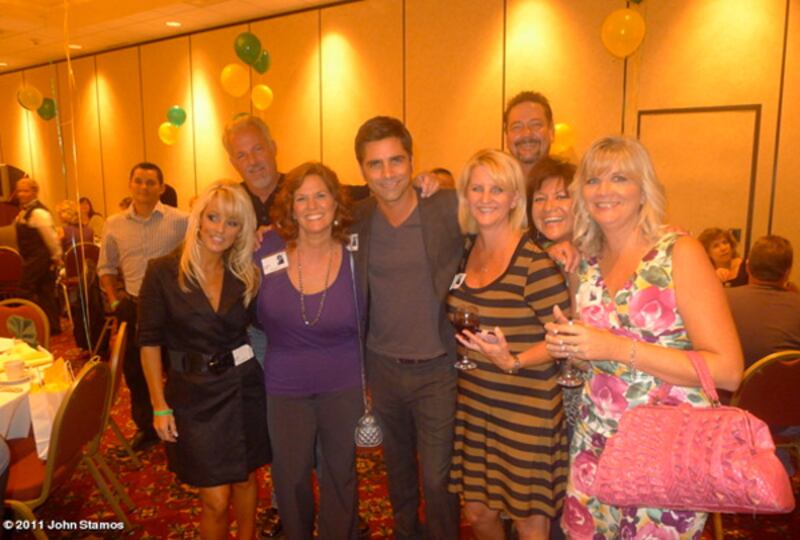 galleries/2011/10/09/sofia-vergara-ann-curry-elizabeth-hurley-more-celebrity-twitter-photos/john-stamos-best-celebrity-twitter-photos_ogndt2