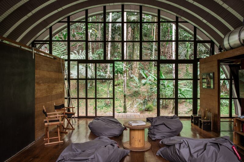 190531-mcnearney-omg-i-want-to-rent-this-house-rio-07_ybxqet