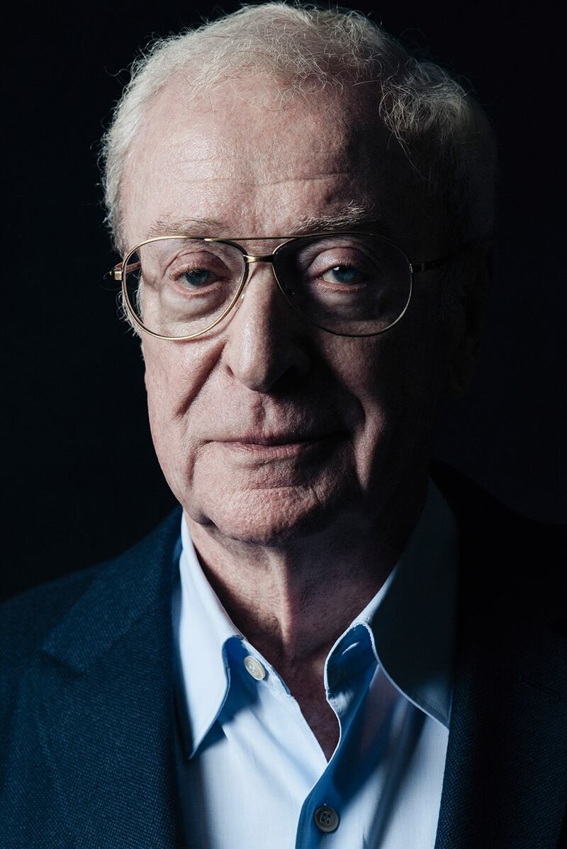 galleries/2015/12/26/how-jeff-vespa-takes-such-intimate-celebrity-portraits/151223-vespa-caine_c9yq5p