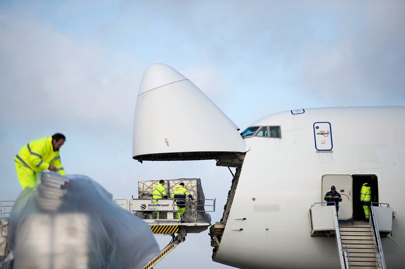 galleries/2013/11/14/aid-arrives-for-typhoon-ravaged-philippines-photos/philippine-aid-gal-10_bcono6