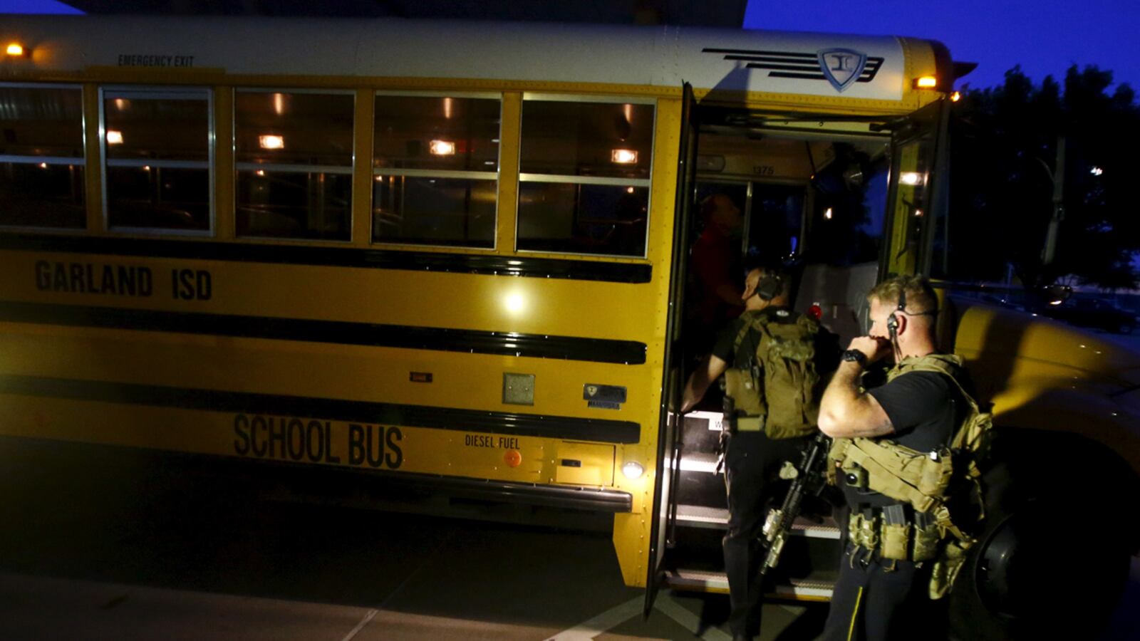 articles/2015/05/04/fbi-knew-about-draw-muhammad-gunman-elton-simpson/150504-garland-shooting-cheat_mhrmyk